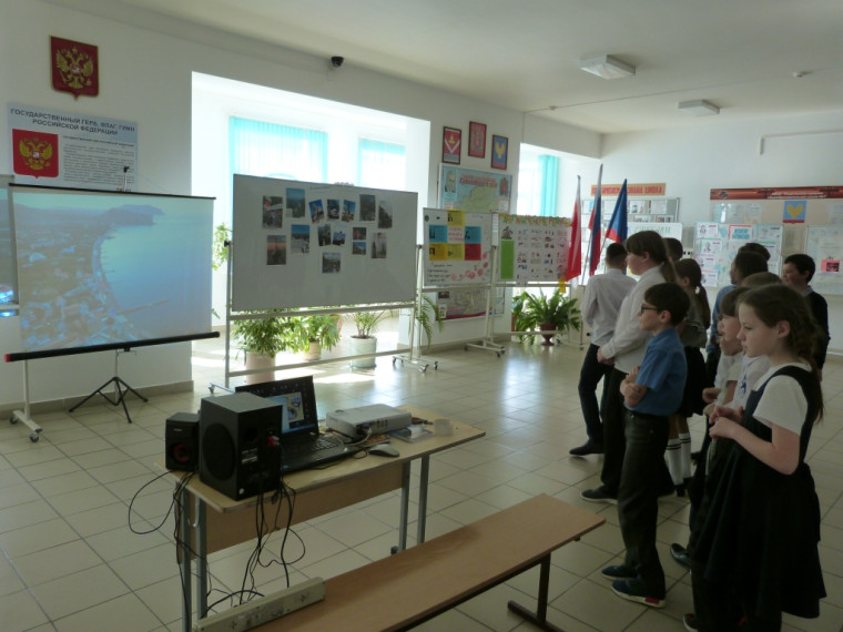 Школьные мероприятия, посвященные Дню воссоединения Крыма с Россией.