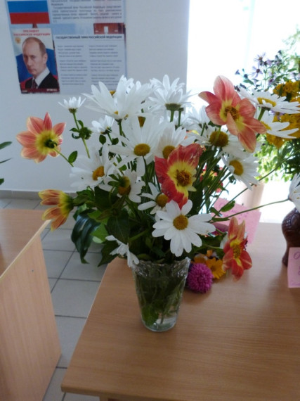 Школьная выставка цветочных композиций «Фейерверк красок».