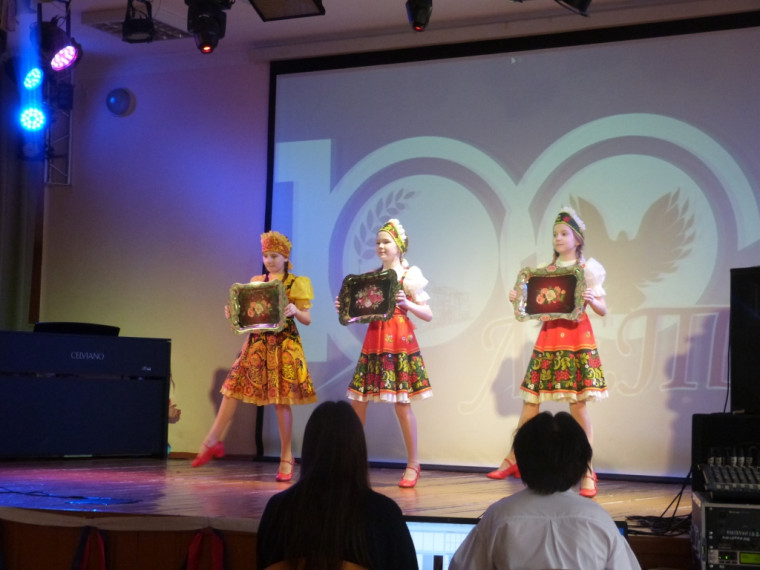 Школьный концерт «Одна страна – одна история»,  посвященный 100-летию со дня образования Нижнеингашского района.