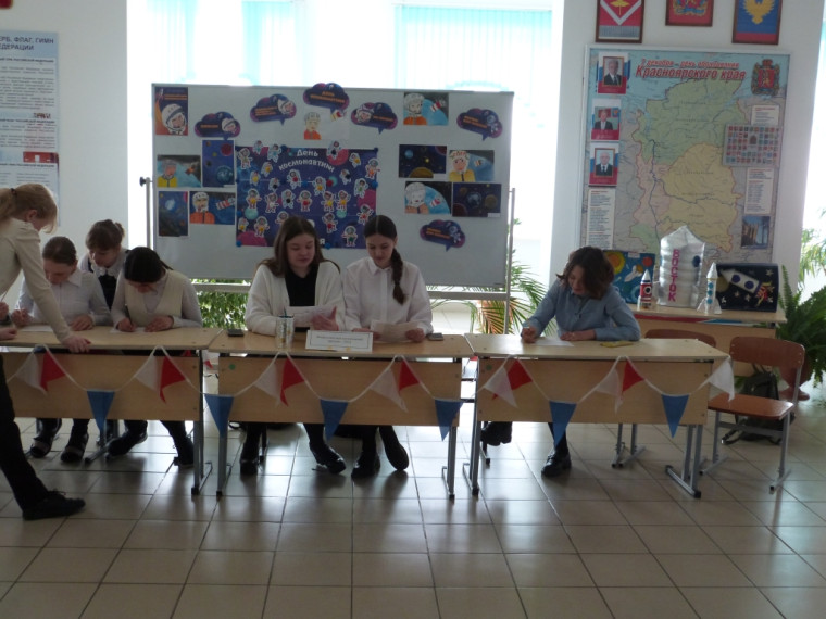 Школьные акции, посвященные Всероссийскому Дню космонавтики и авиации.