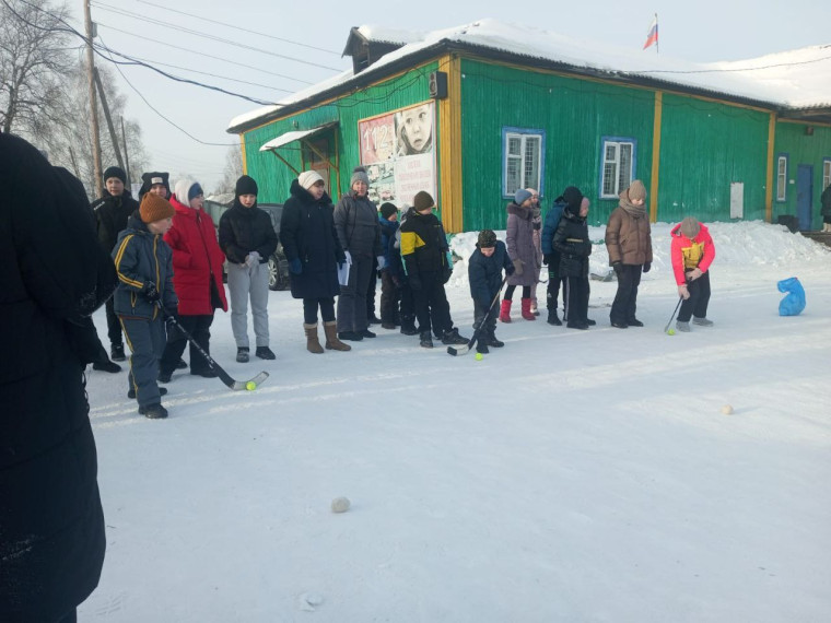 Поселковые спортивные соревнования «Веселое снегоборье».