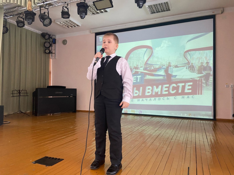 Школьный конкурс чтецов «Волшебный край»,   посвященный 10-тию воссоединения Крыма с Россией.